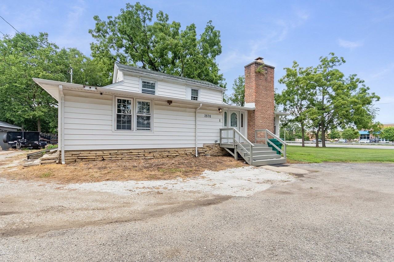 2576 Plainfield Rd - Photo 3 of 15