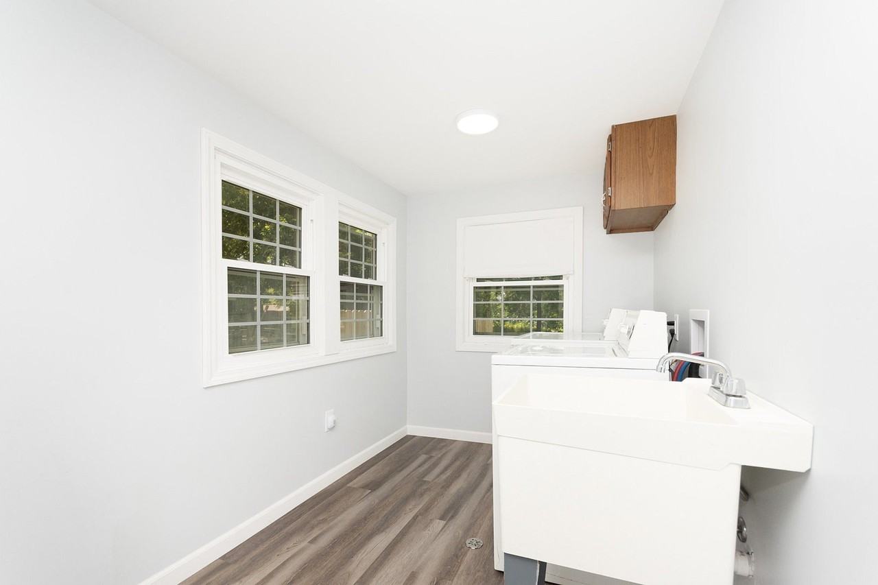 2576 Plainfield Rd - Photo 7 of 15