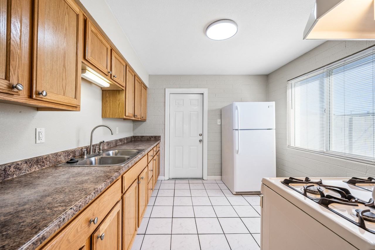 837 East Alice Avenue #B - Photo 5 of 15