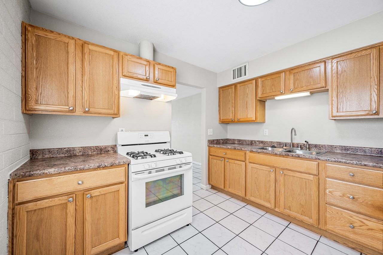 837 East Alice Avenue #B - Photo 6 of 15