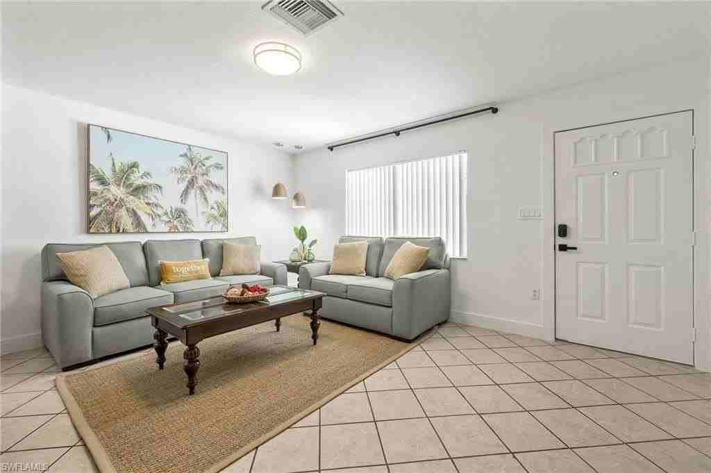 742 111th Ave N - Photo 5 of 31