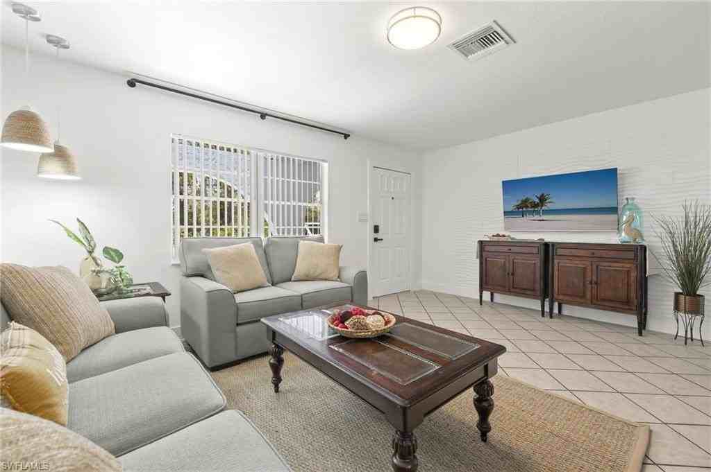 742 111th Ave N - Photo 6 of 31