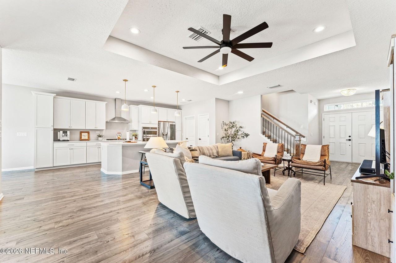 611 Watervale Dr - Photo 3 of 27