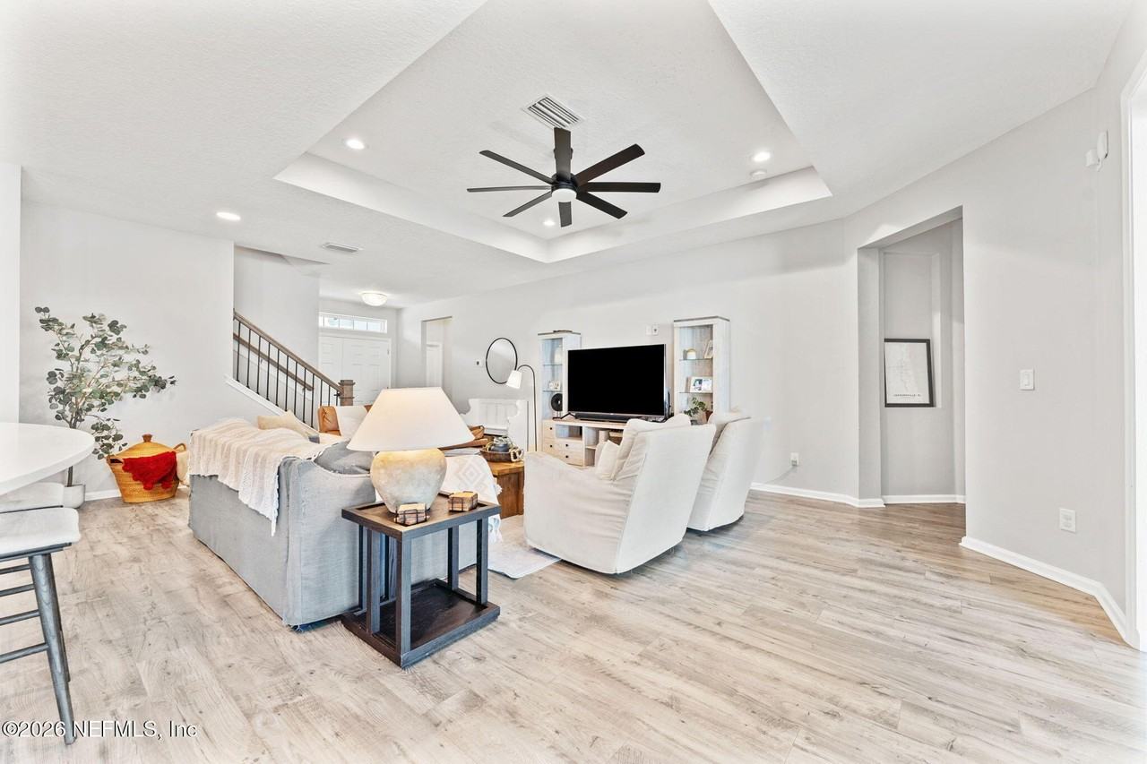 611 Watervale Dr - Photo 4 of 27