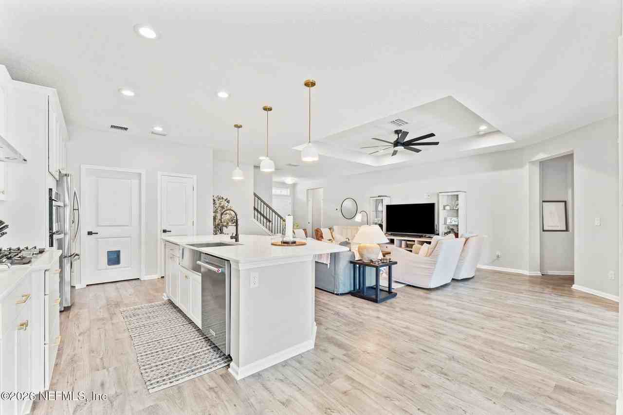 611 Watervale Dr - Photo 7 of 27