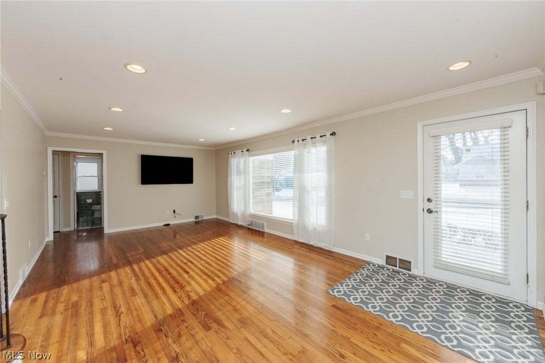 23915 Glenhill Dr - Photo 2 of 46