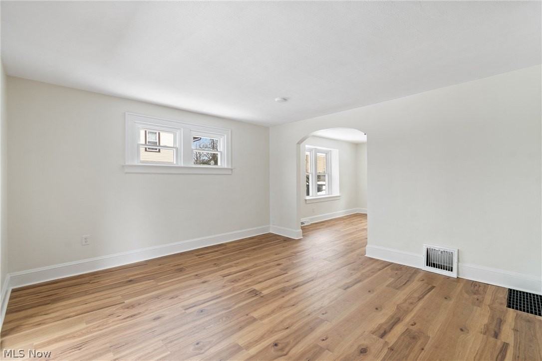 378 Cross St - Photo 5 of 35