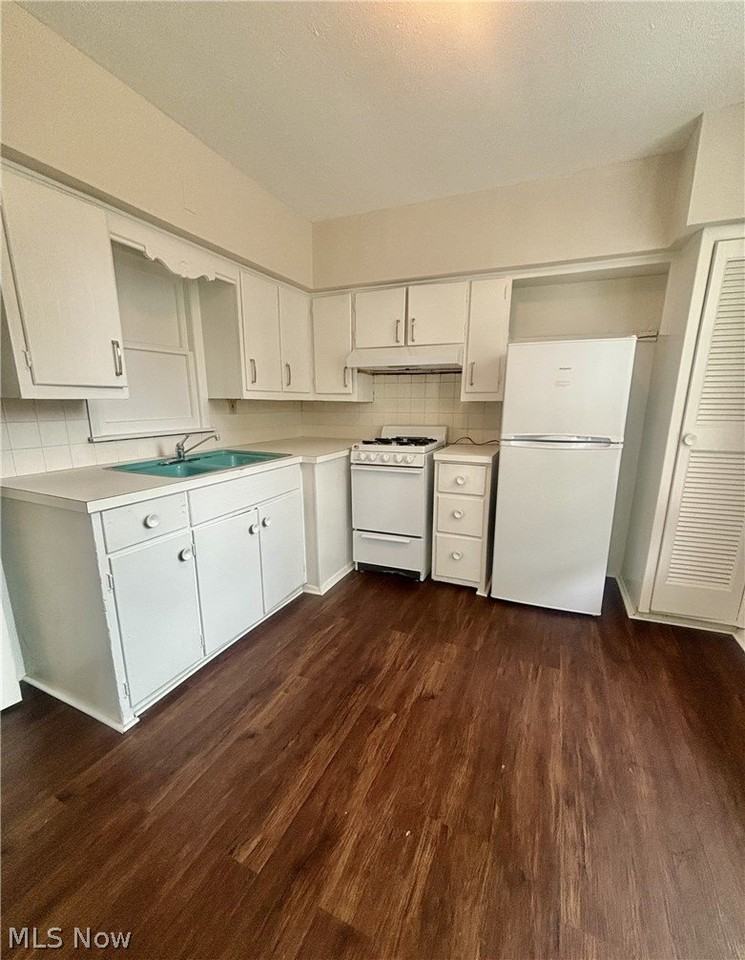 51 Oakdale Ave Apt 2 #2 - Photo 2 of 7