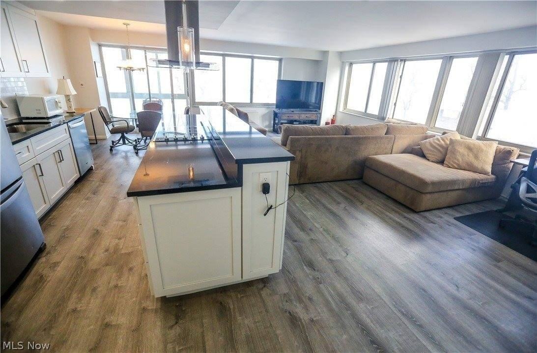 12520 Edgewater Dr #306 - Photo 3 of 35