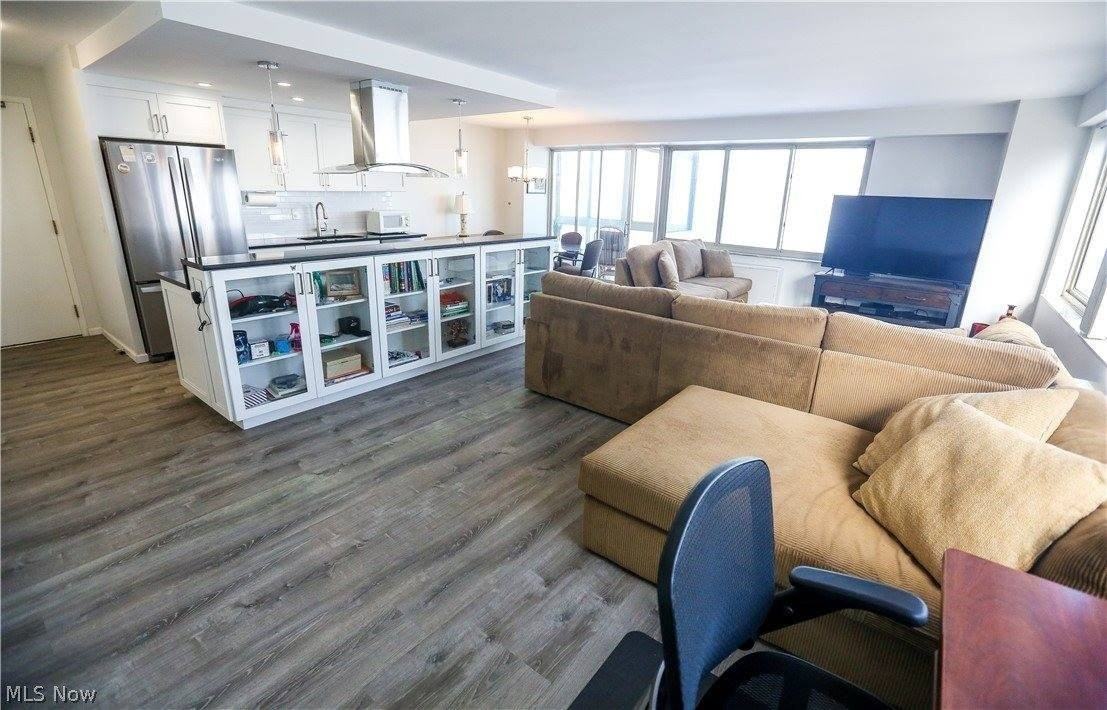 12520 Edgewater Dr #306 - Photo 4 of 35