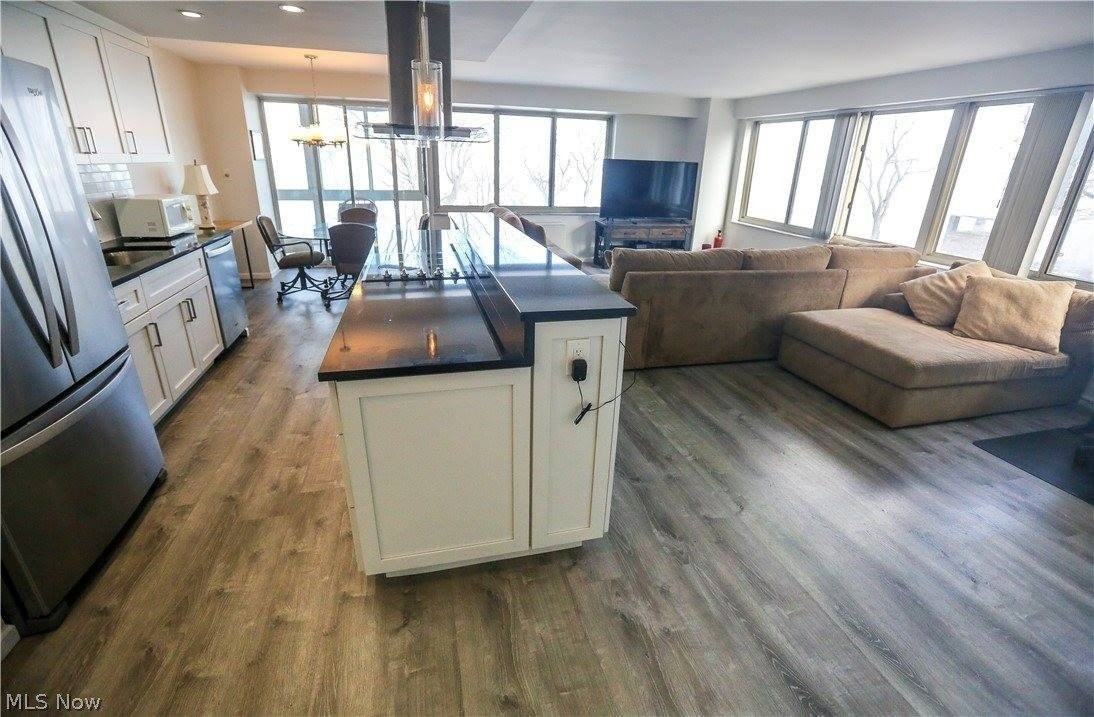 12520 Edgewater Dr #306 - Photo 5 of 35