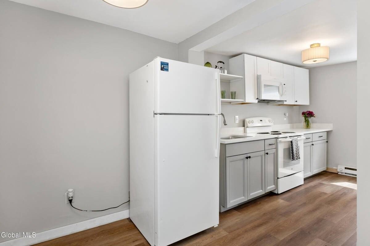 56 Van Buren St - Photo 4 of 17