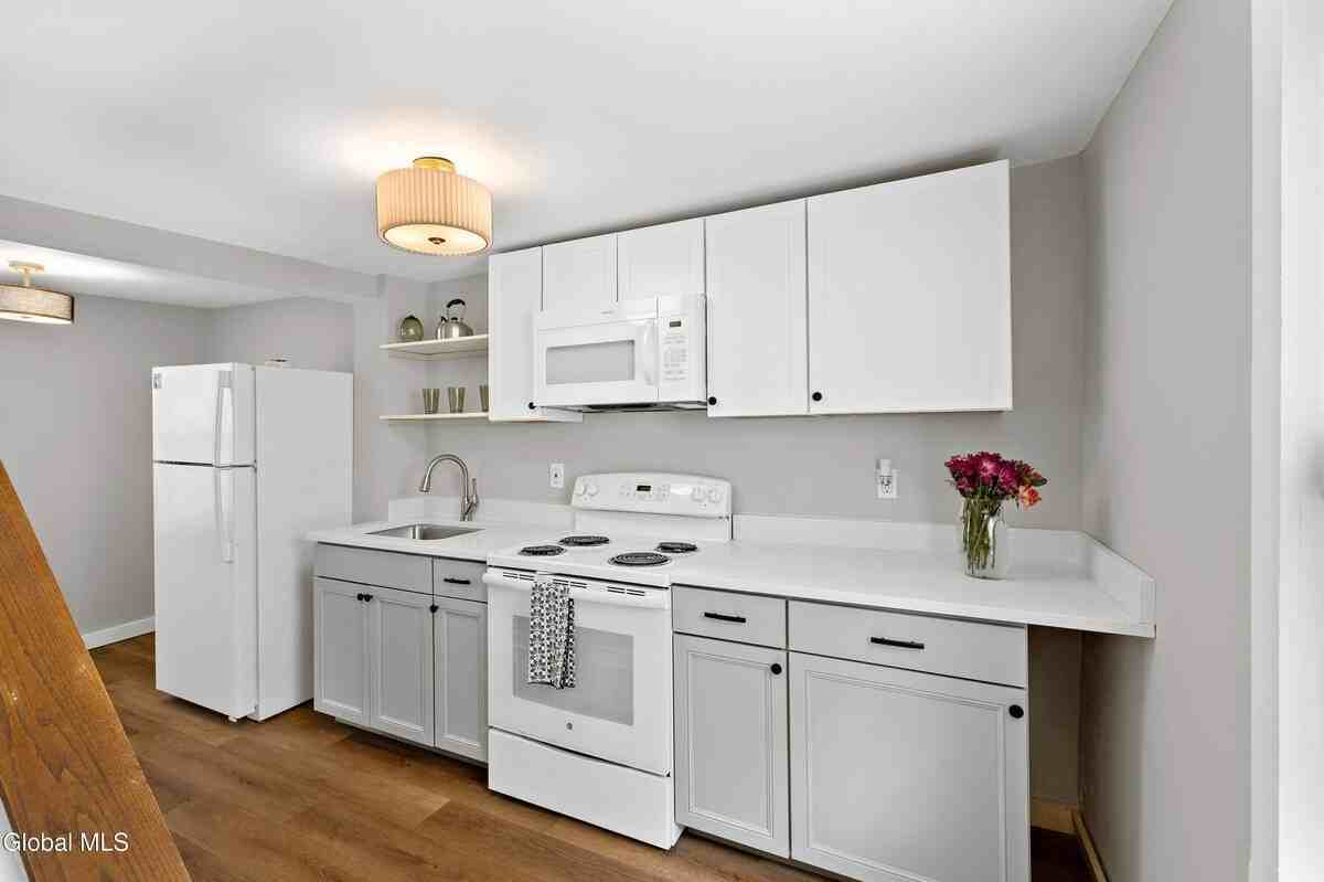 56 Van Buren St - Photo 5 of 17