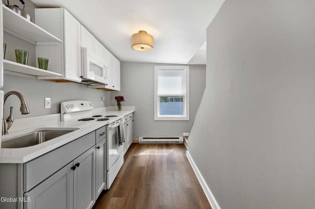 56 Van Buren St - Photo 6 of 17