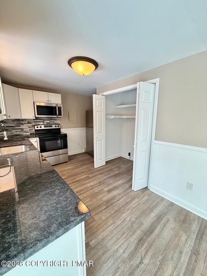 94 Clearbrook Dr - Photo 4 of 9