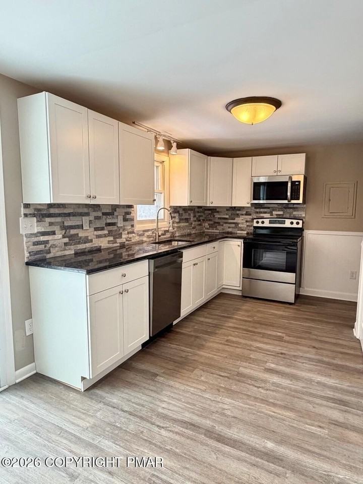 94 Clearbrook Dr - Photo 5 of 9