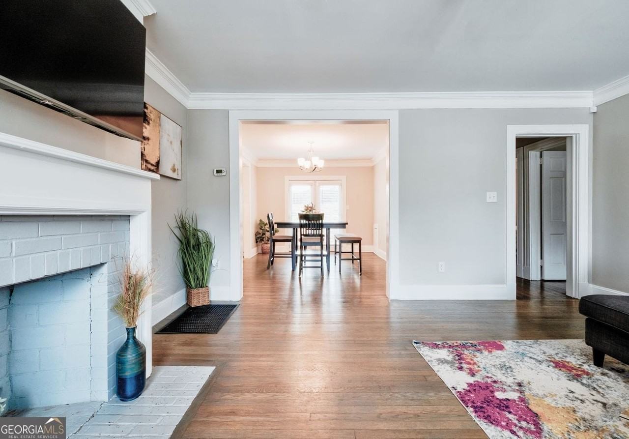 1074 Jefferson Ave - Photo 3 of 12