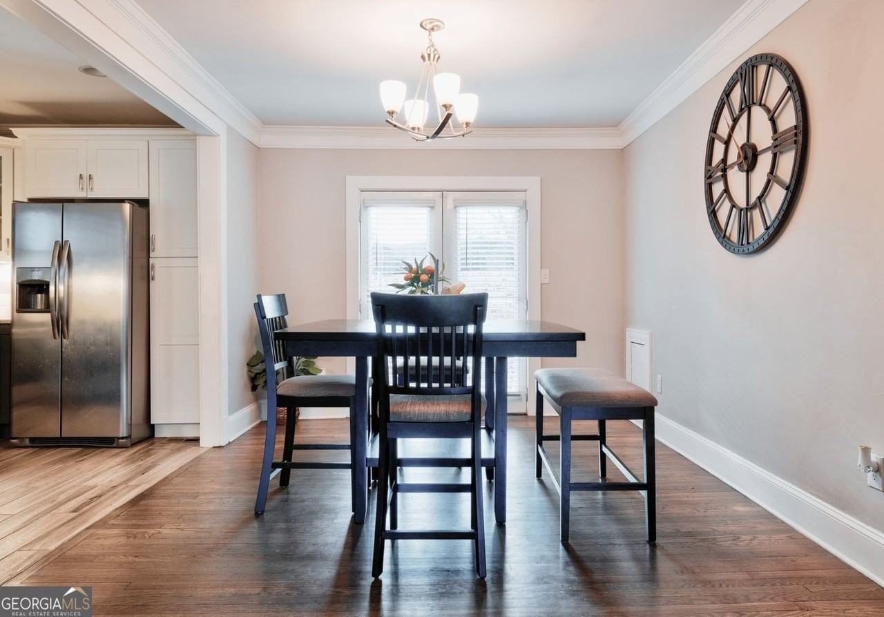 1074 Jefferson Ave - Photo 4 of 12