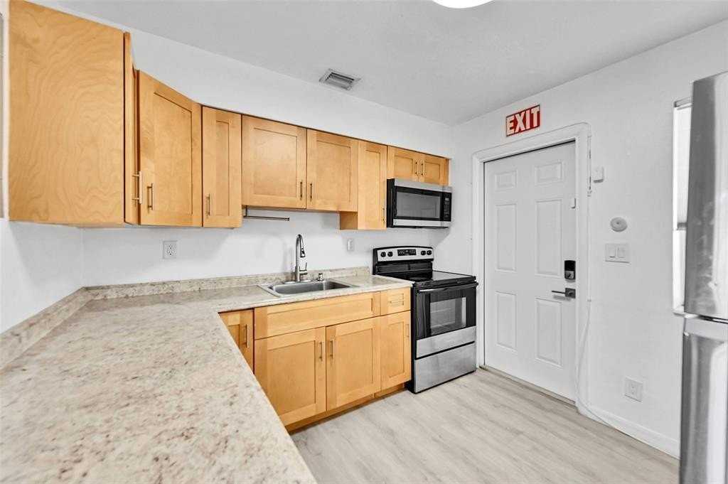 2409 Taft St - Photo 2 of 21