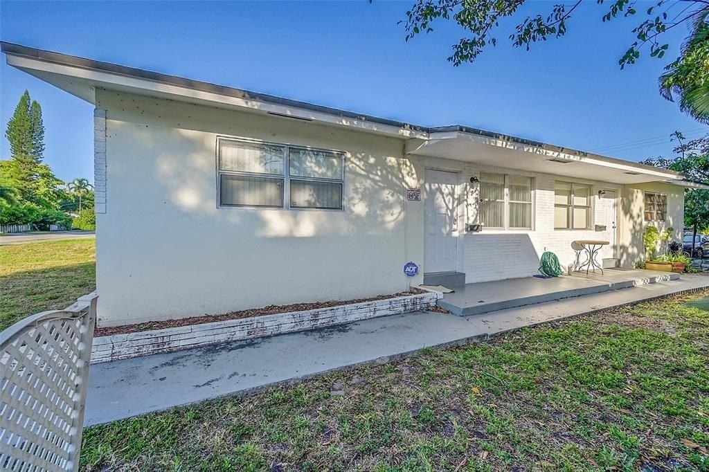 2409 Taft St - Photo 6 of 21