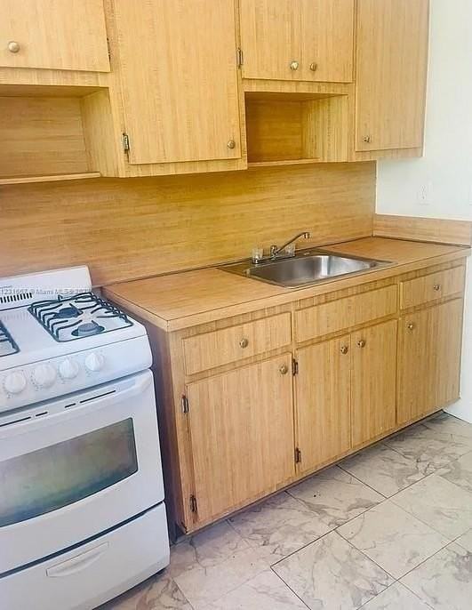 1085 98th St - Photo 2 of 3