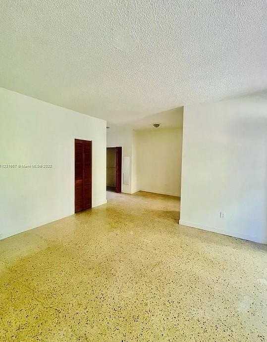 1085 98th St - Photo 3 of 3