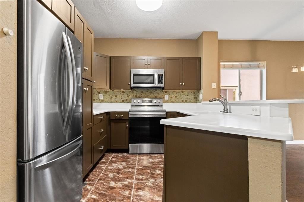 8820 S Isles Cir - Photo 3 of 50