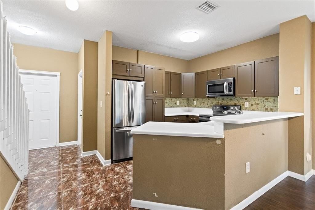 8820 S Isles Cir - Photo 4 of 50