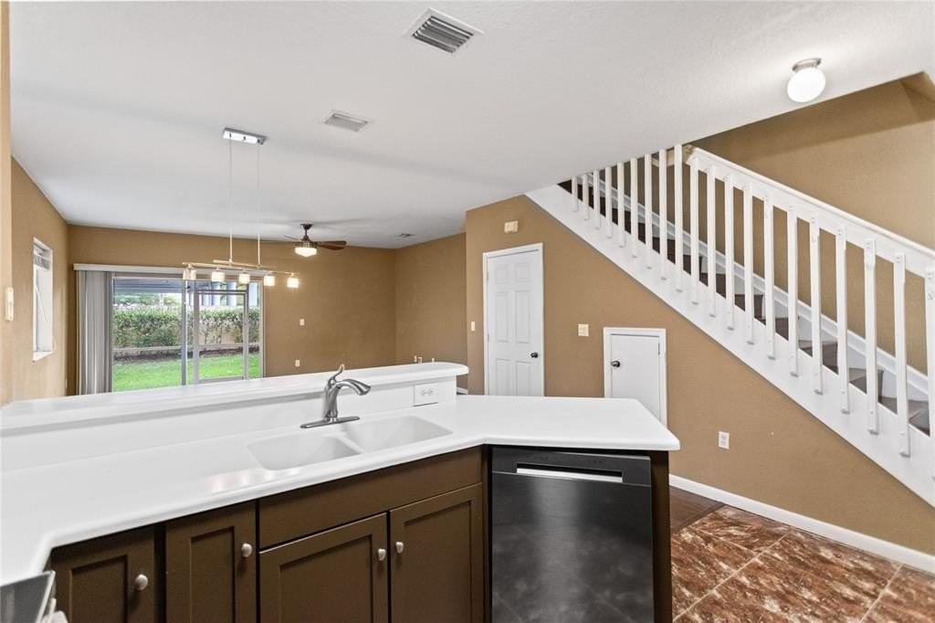 8820 S Isles Cir - Photo 6 of 50