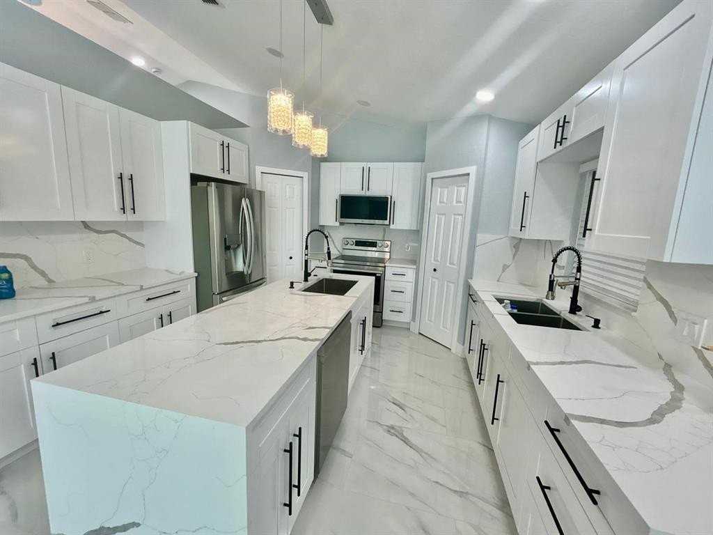 3933 Sw Kakopo St - Photo 3 of 30