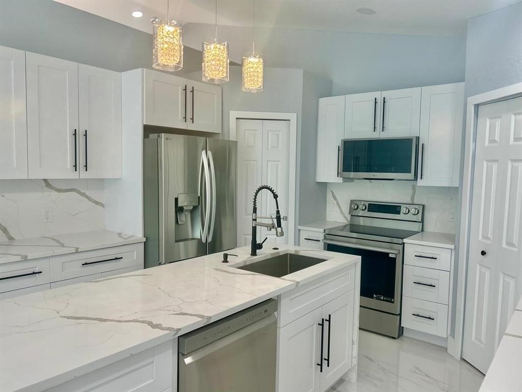 3933 Sw Kakopo St - Photo 4 of 30