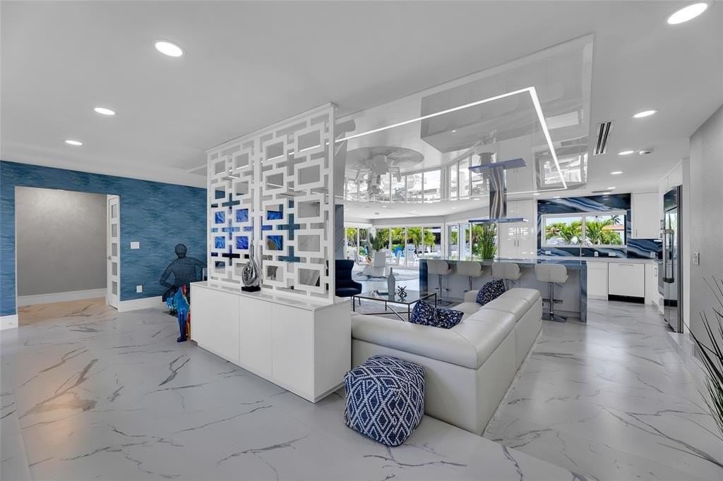 2720 Ne 7th St - Photo 3 of 50