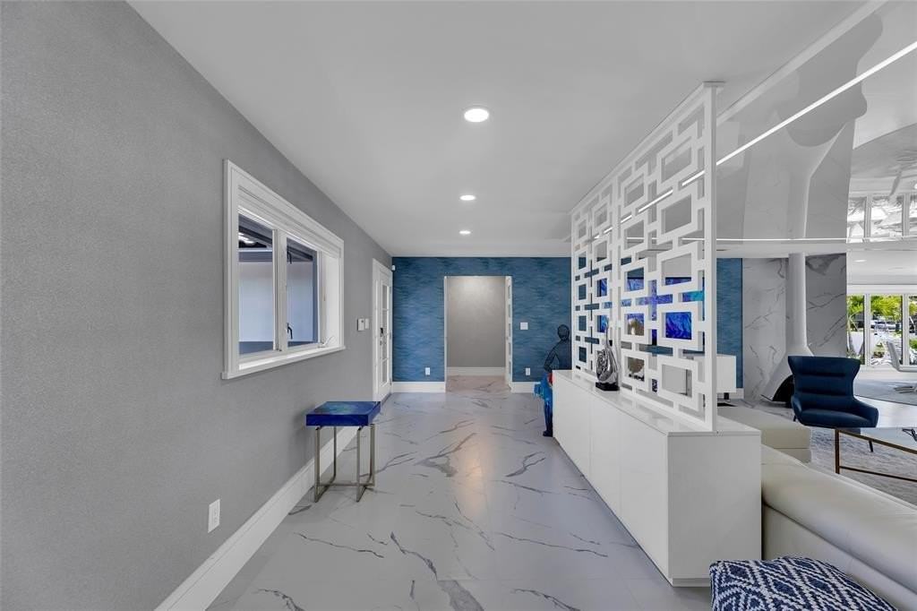 2720 Ne 7th St - Photo 4 of 50