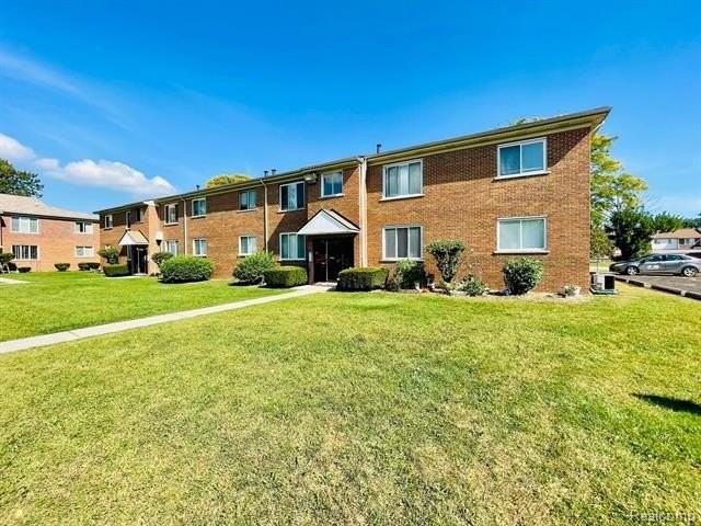 31801 Kelly Rd #24 - Photo 3 of 14