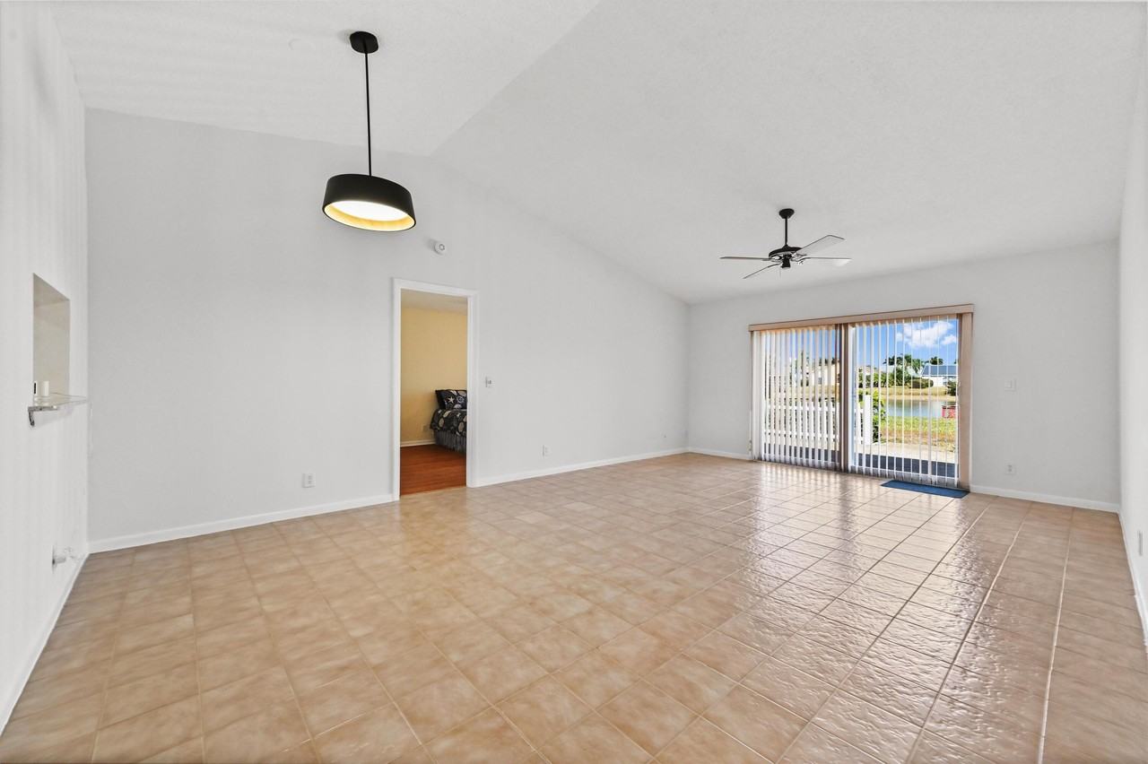 8515 Lake Point Ct - Photo 4 of 28