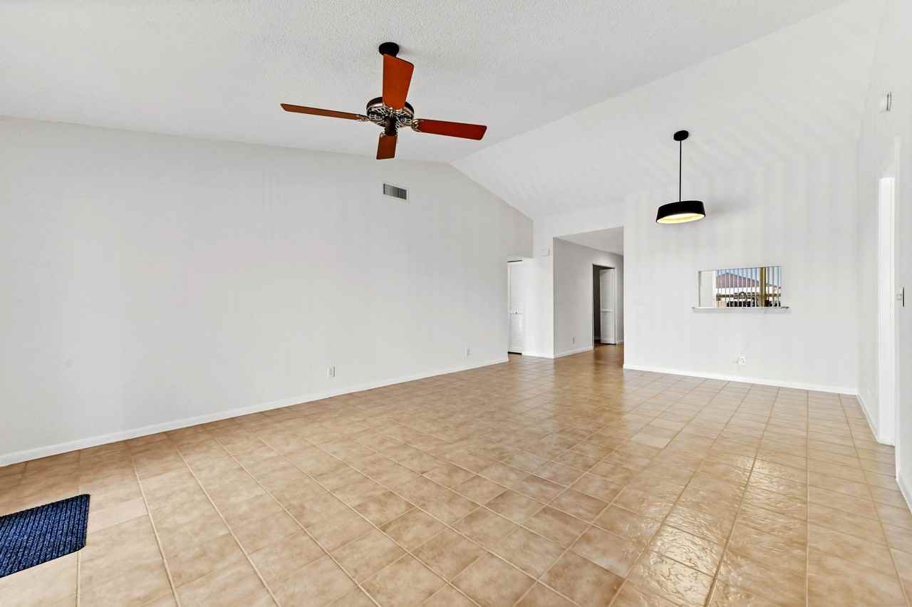 8515 Lake Point Ct - Photo 5 of 28