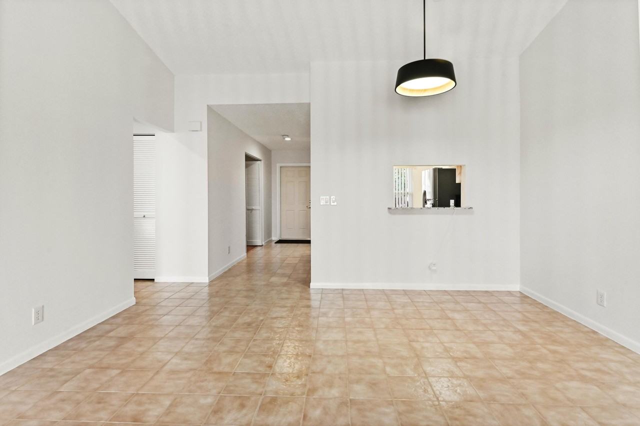 8515 Lake Point Ct - Photo 7 of 28