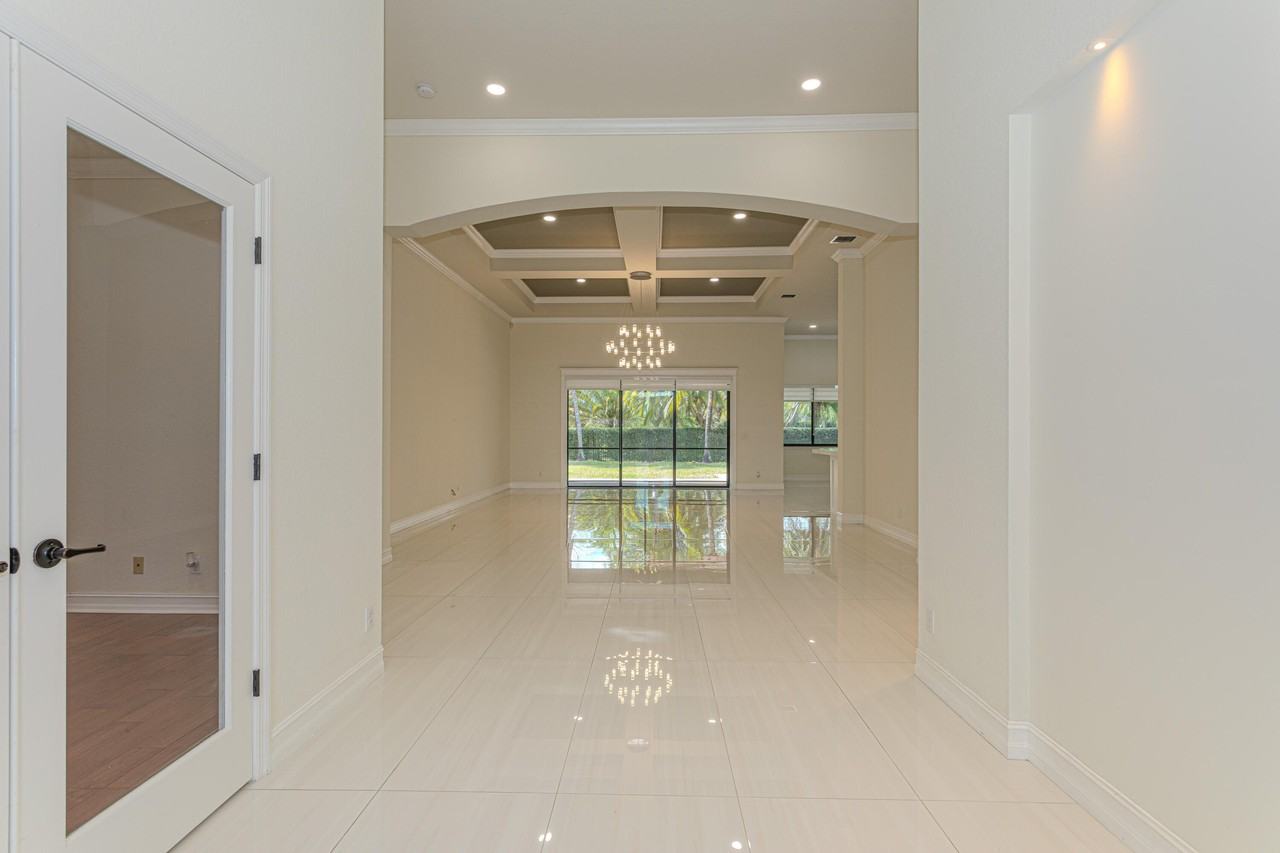 3352 Siena Cir - Photo 5 of 50