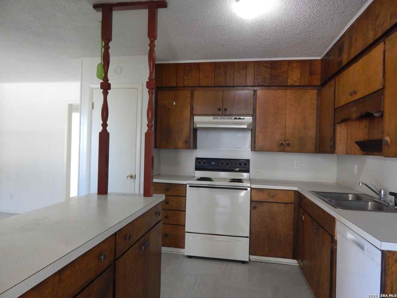 921 Eikel St - Photo 6 of 11