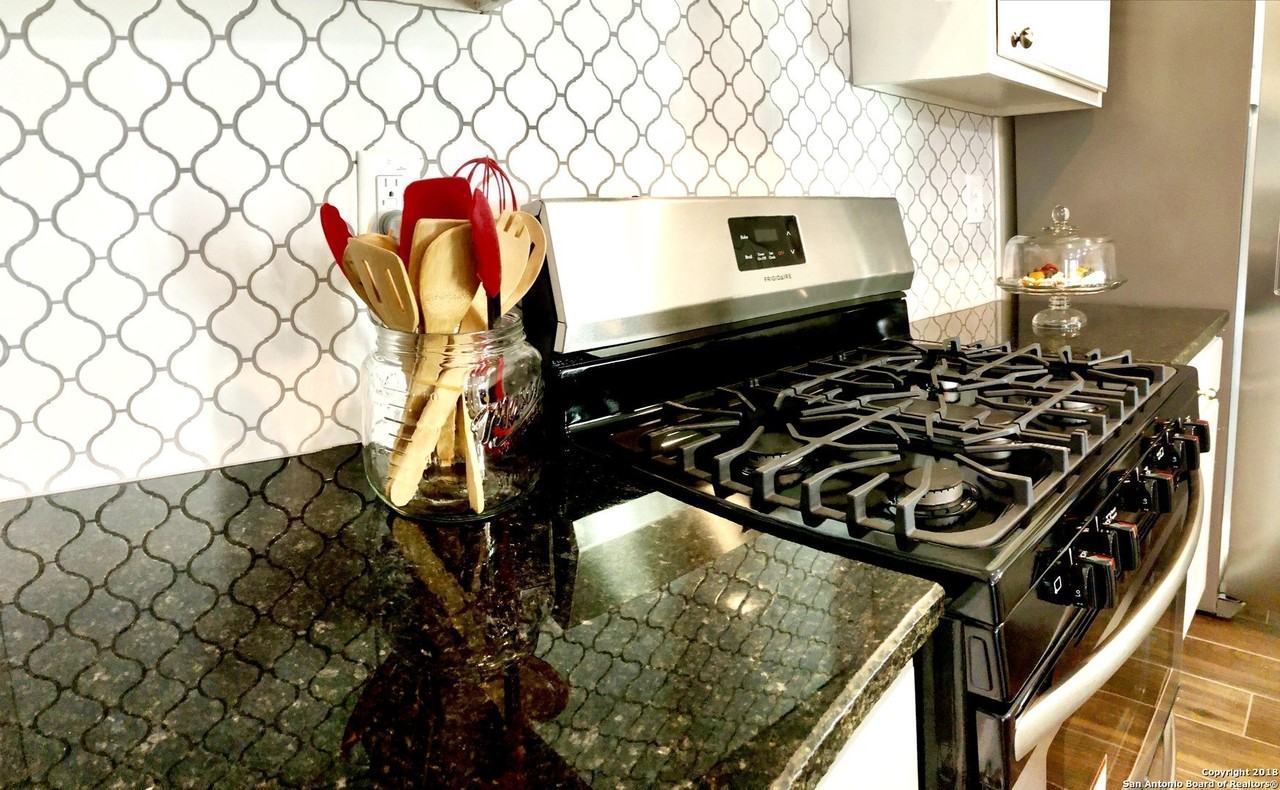 6027 Stillwater St - Photo 4 of 13