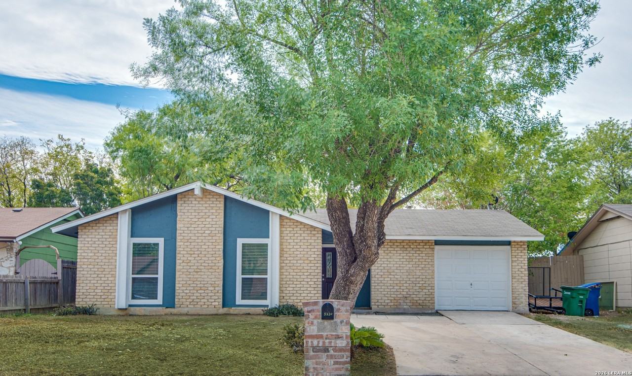 5230 Village Crst - Photo 2 of 26