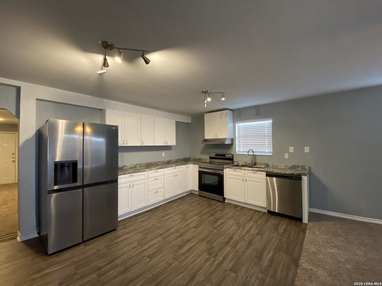 520 Avenue J - Photo 3 of 8