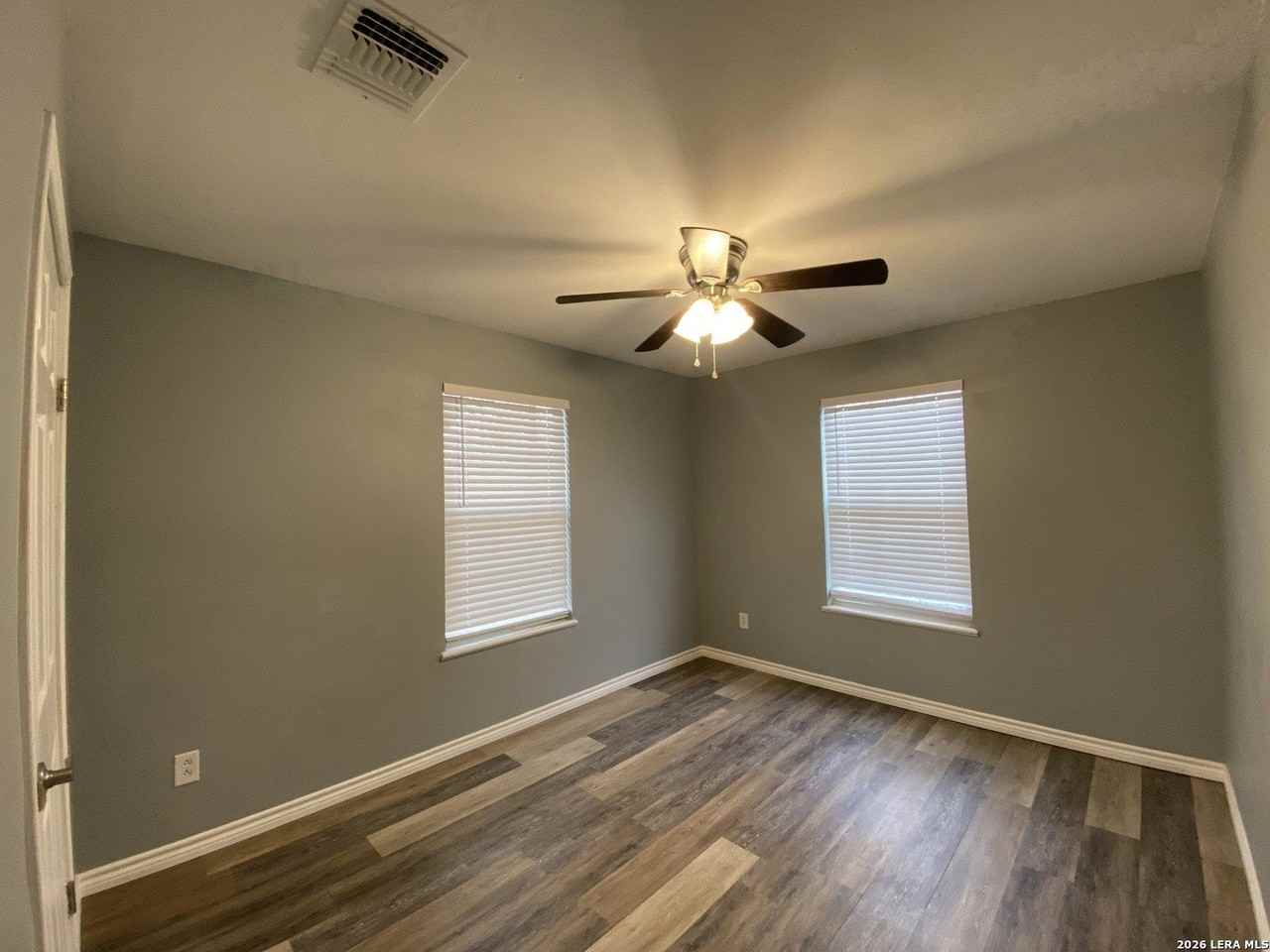 520 Avenue J - Photo 4 of 8