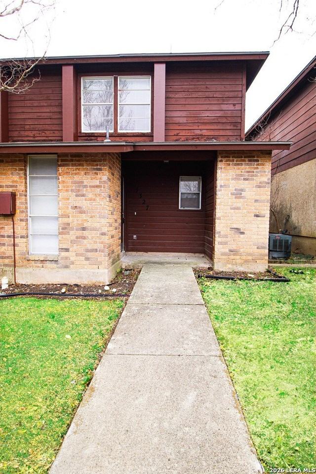 1327 Julienne - Photo 2 of 33