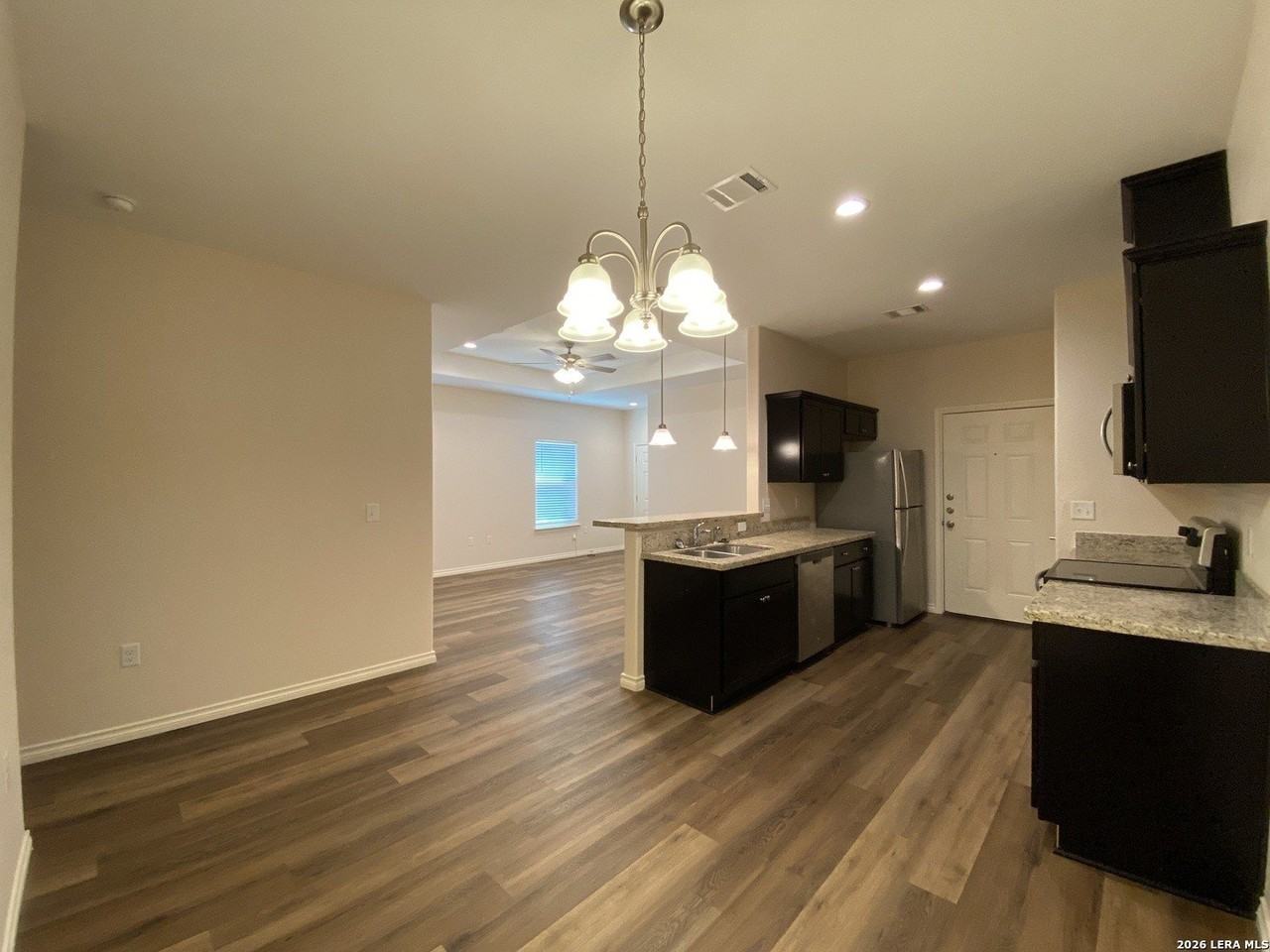 811 Uvalde St - Photo 3 of 11