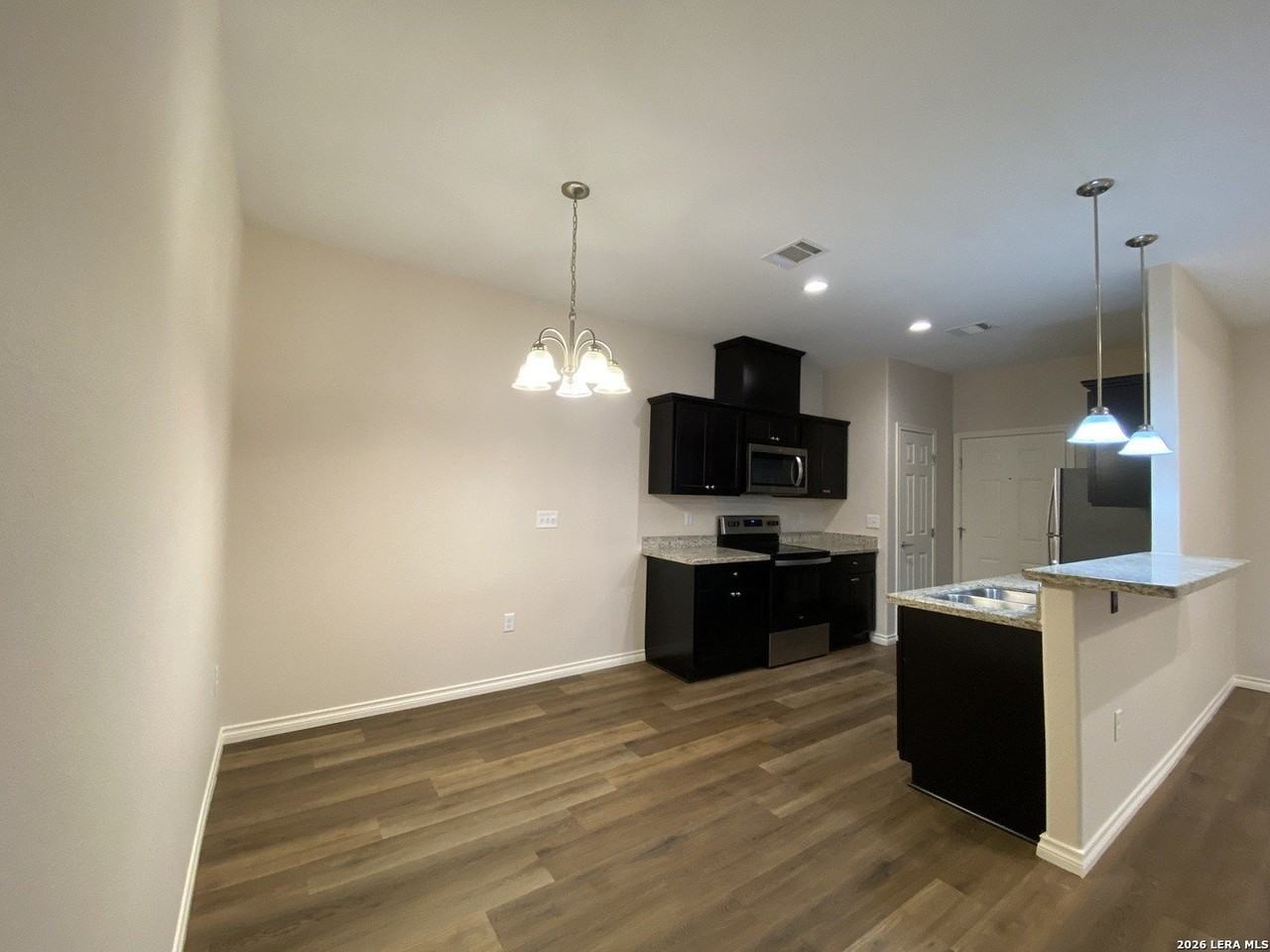 801 Uvalde St - Photo 2 of 11