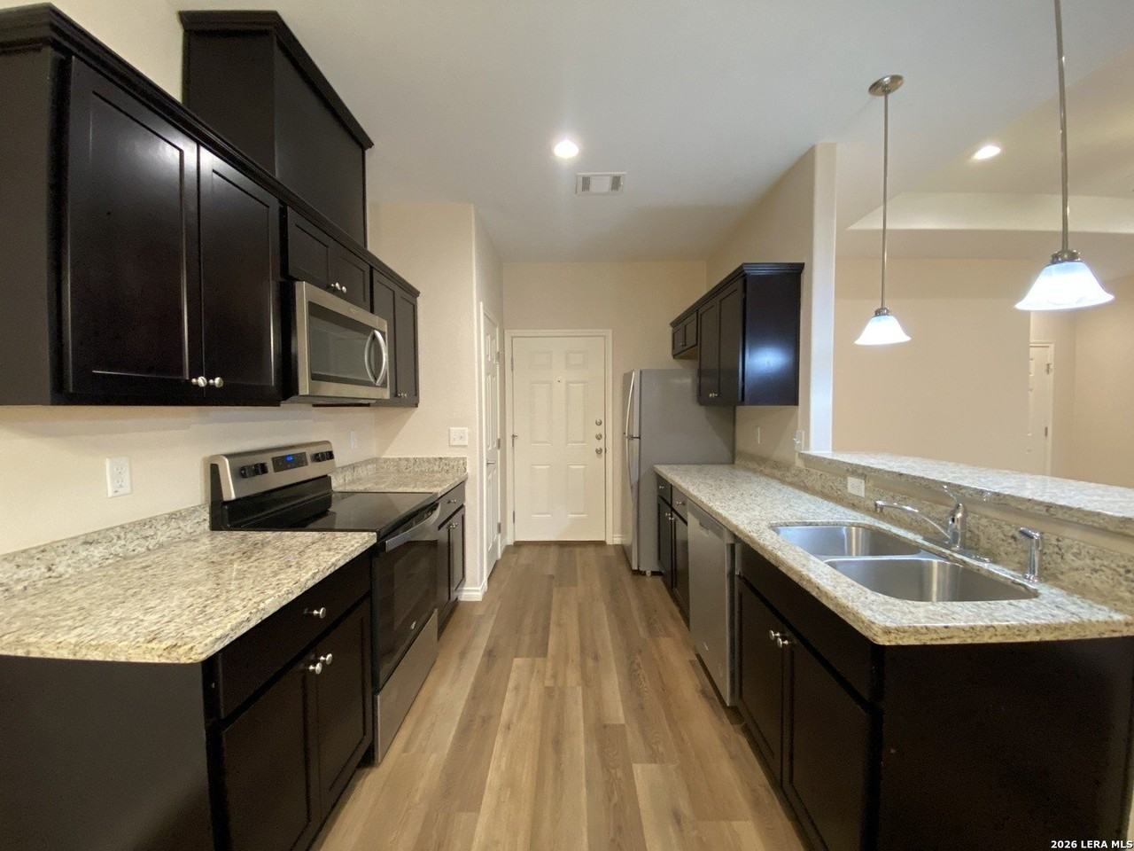 801 Uvalde St - Photo 4 of 11