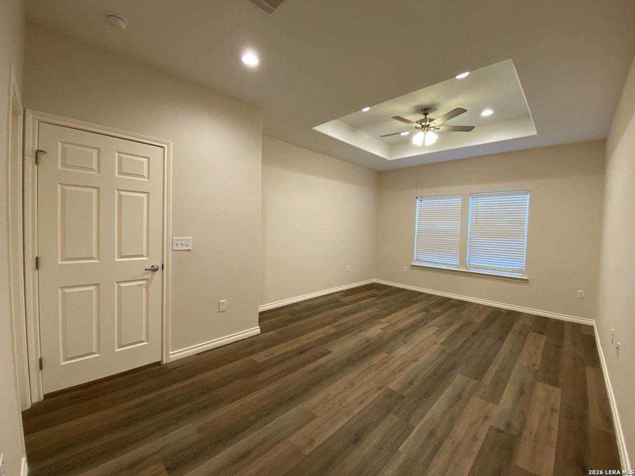 801 Uvalde St - Photo 5 of 11