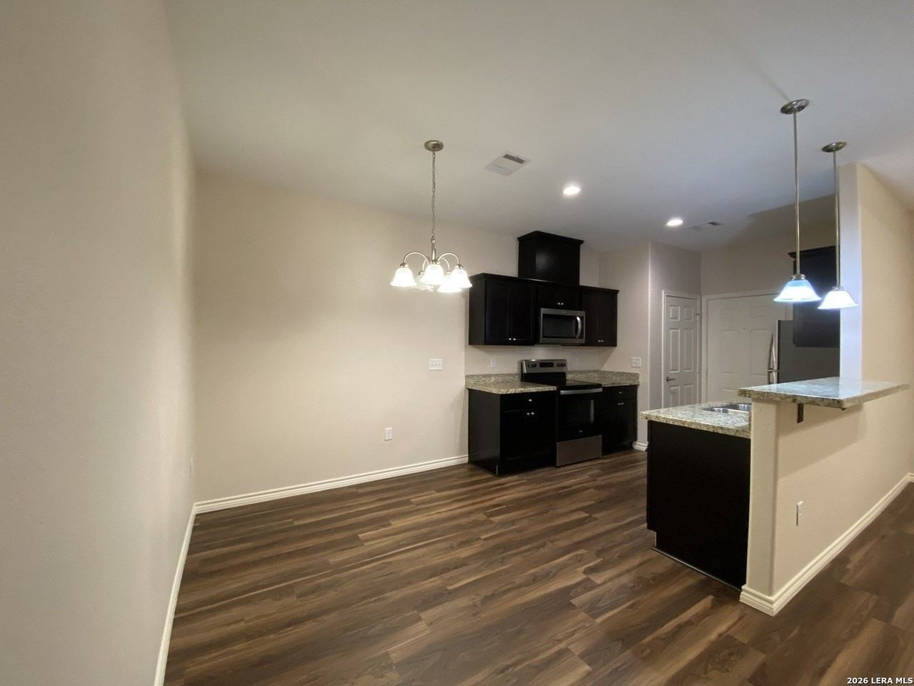 629 Commerce St - Photo 2 of 11