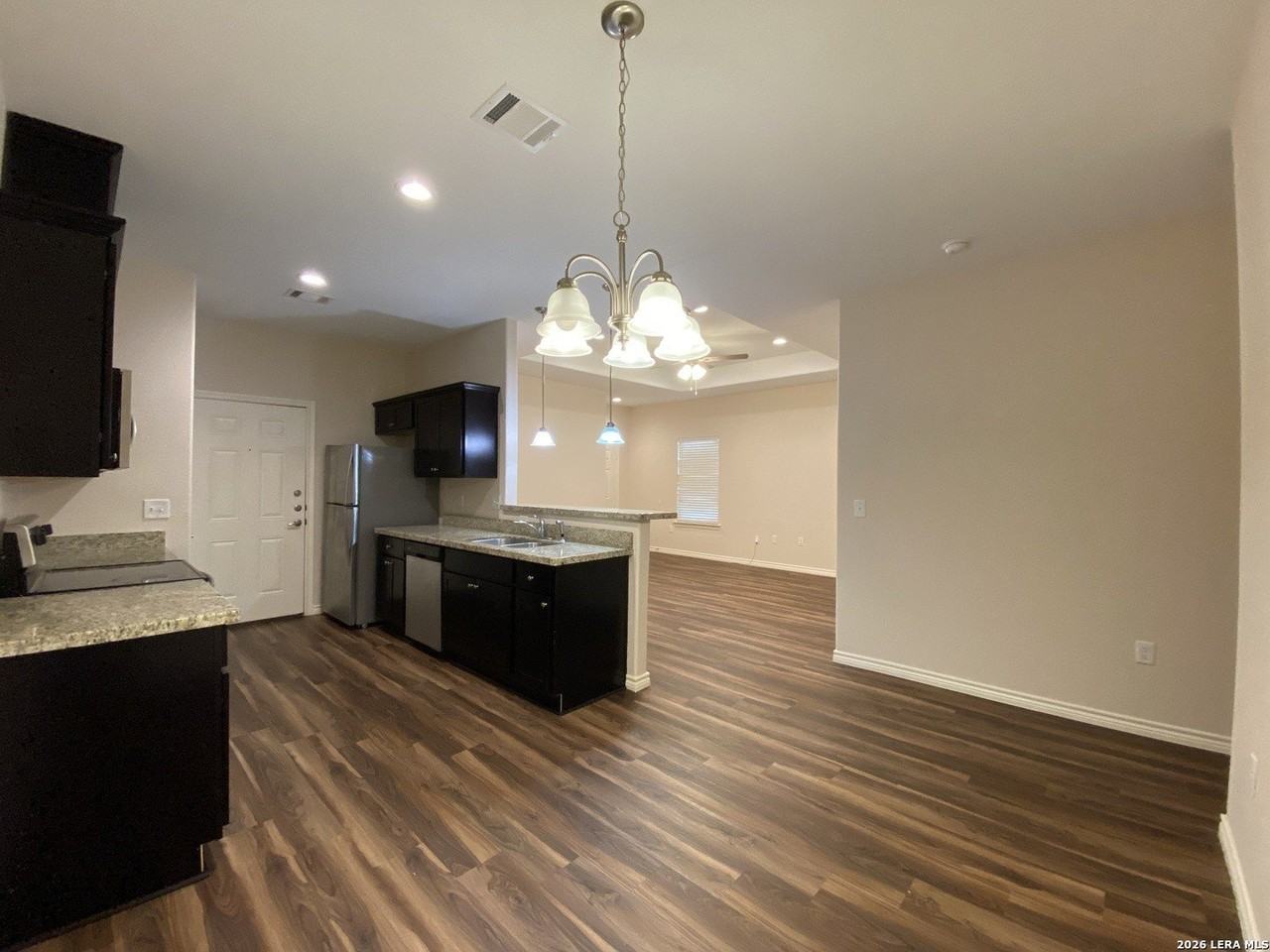 629 Commerce St - Photo 3 of 11